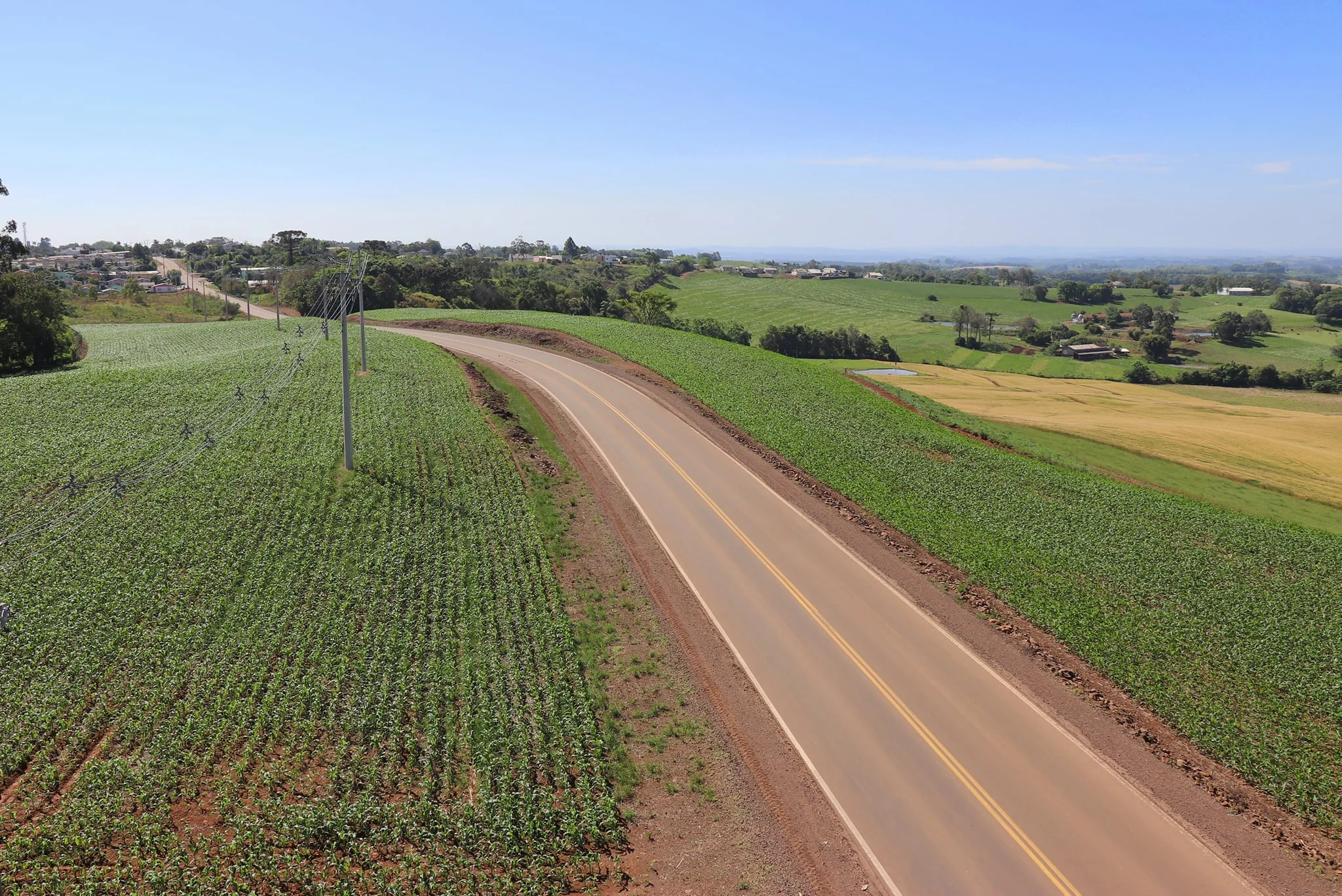 Estrada de acesso à cidade
